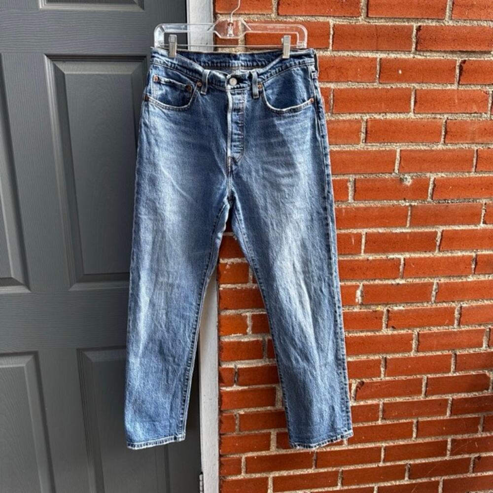 Levi's Women's 501 Jeans Medium Wash Blue 31x30 Classic Button Fly